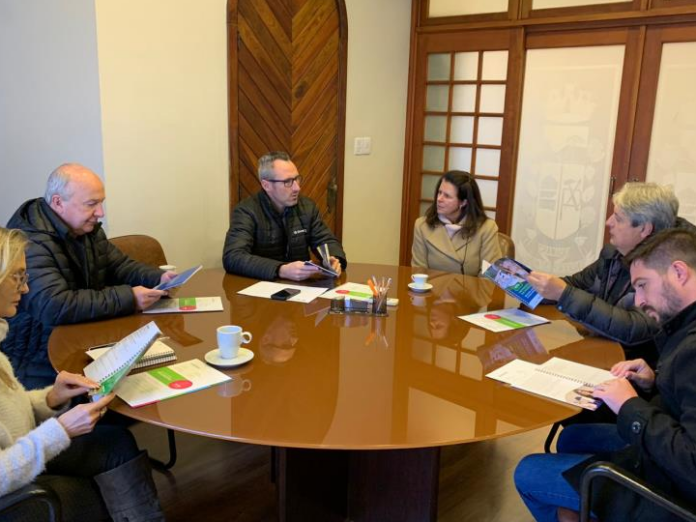 Relatório Anual da Sicredi Gramado é apresentado ao chefe do executivo gramadense