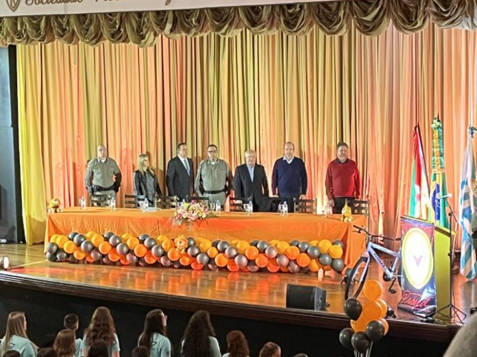 Executivo prestigia formatura de 280 alunos do PROERD em Gramado