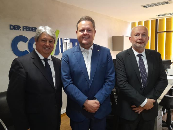 Prefeito Nestor Tissot entrega demandas ao deputado Covatti Filho