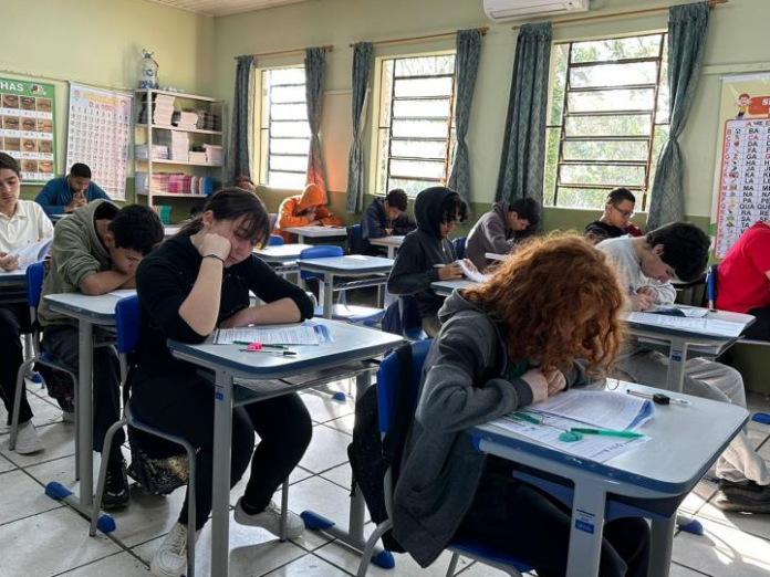 Alunos do Ensino Fundamental realizam simulado para provas de avaliações externas