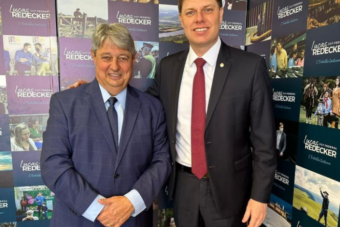 Chefe do Executivo gramadense leva demandas ao Deputado Lucas Redecker