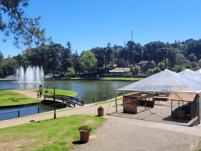 Estrutura para a 26ª Feira do Livro de Gramado já está sendo montada