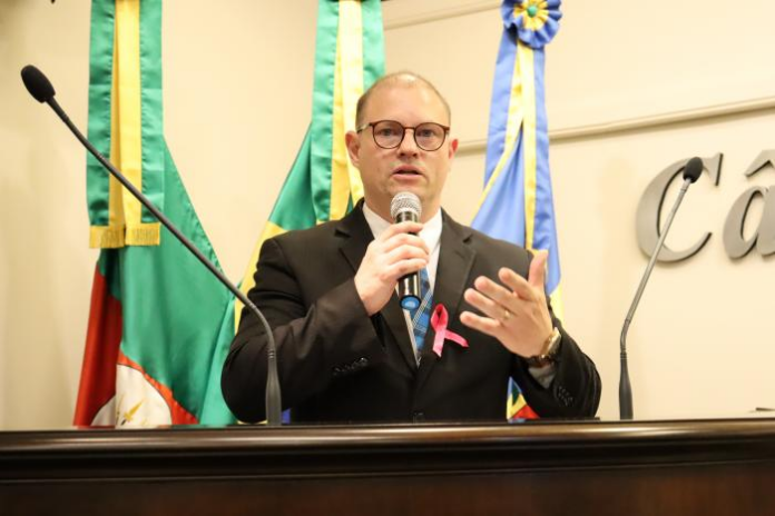 Vereador Joel Reis propõe dois projetos de homenagem a pessoas que contribuíram para Gramado
