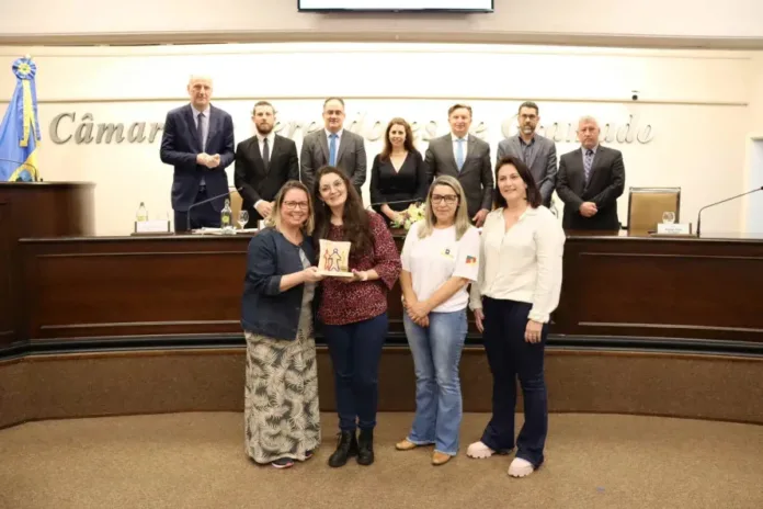 Câmara premia vencedores do concurso Professor Destaque Legislativo