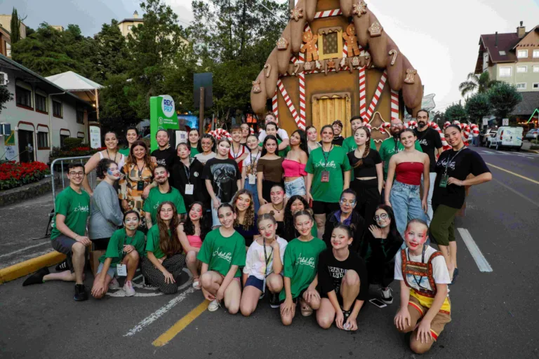 Formação de artistas: alunos do Programa de Artes brilham no Natal Luz