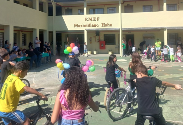 Maximiliano Hahn comemora 39 anos com passeio ciclístico