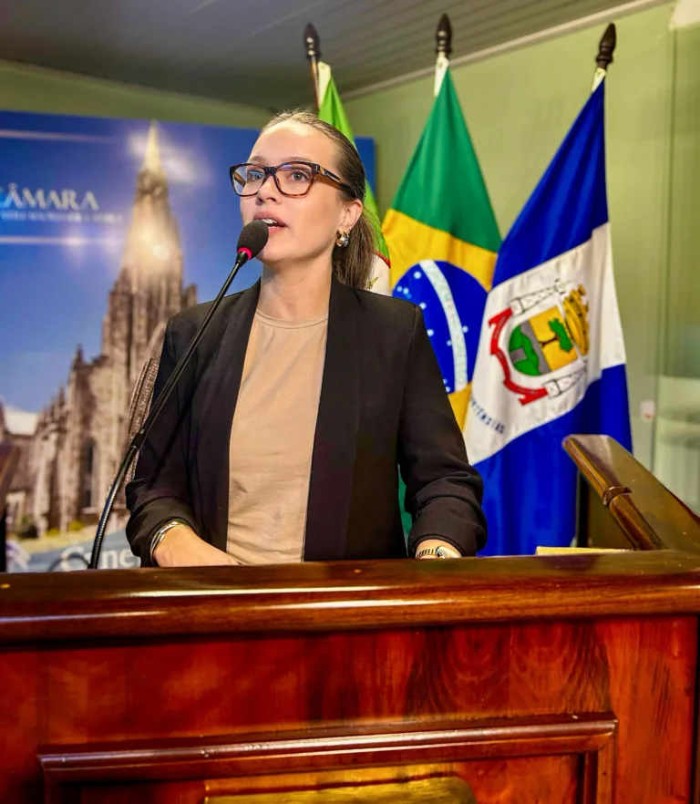 Vereadora Grazi Hoffmann defende transparência na gestão pública e melhorias no estacionamento rotativo em Canela