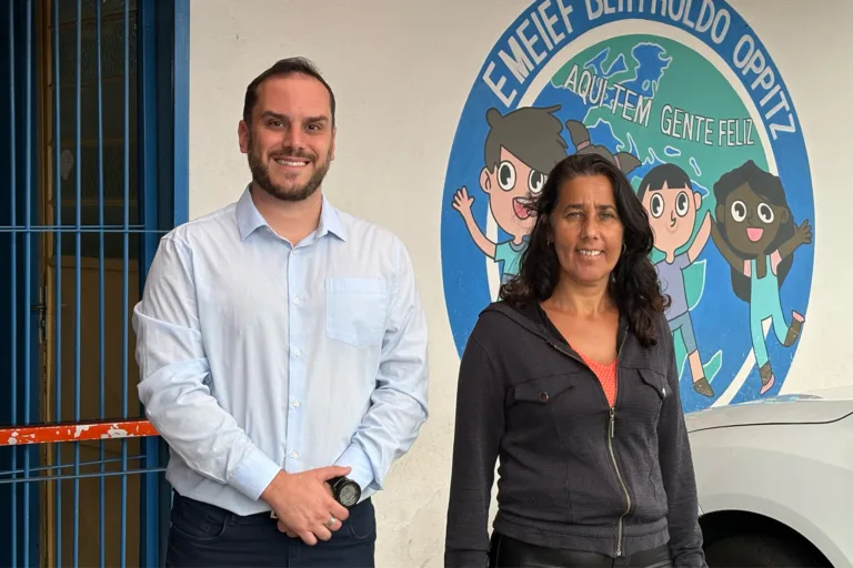 Vereador Felipe Caputo visita EMEIEF Bertholdo Oppitz e reforça compromisso com a educação