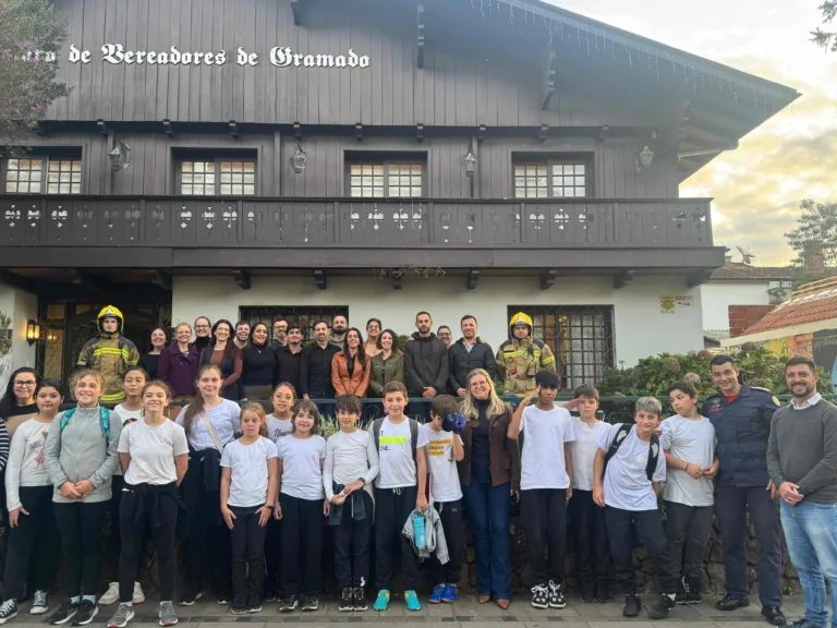 Treinamento contra incêndio reforça preparo e cuidado com a vida na Câmara de Gramado